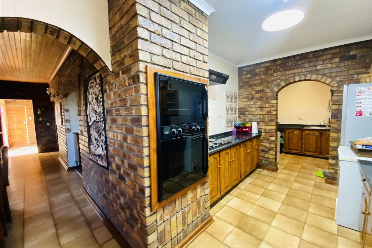 Low maintanance facebrick family home - Photo 4