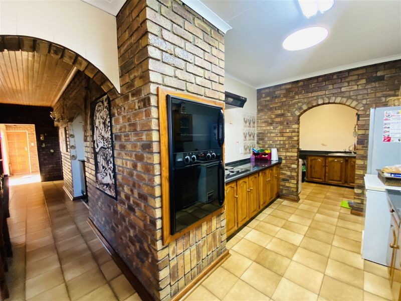 Low maintanance facebrick family home - Photo 4