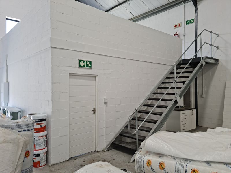 Industrial Warehouse To Let in Firgrove , Somerset West - 245m2 - Photo 10