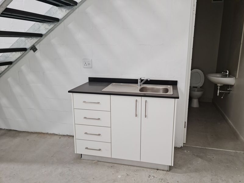 Industrial Warehouse To Let in Firgrove , Somerset West - 245m2 - Photo 9