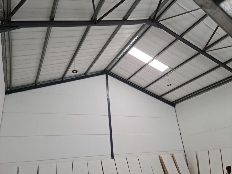 Industrial Warehouse To Let in Firgrove , Somerset West - 245m2 - Photo 4