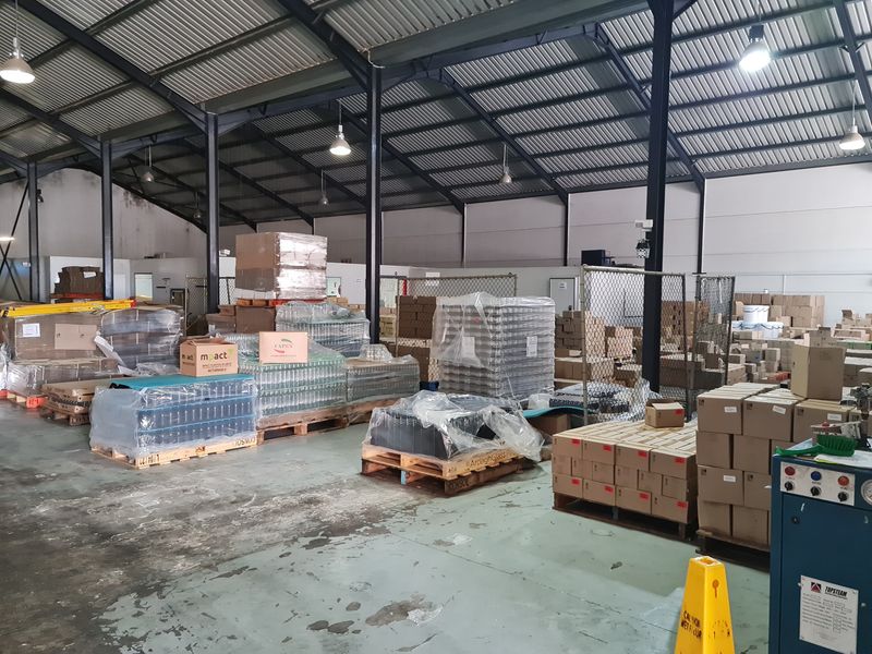 1570m2 Industrial Warehouse To Let in Asla Park, Strand. - Photo 3