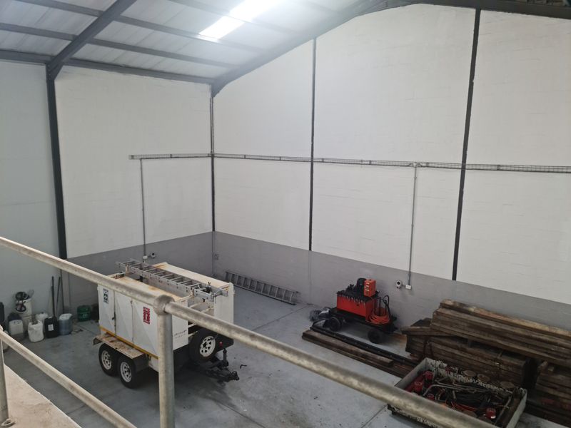 378m2 Factory Warehouse with small enclosed Under Roof Parking Area TO LET | FOR RENT in Saxenburg P - Photo 7