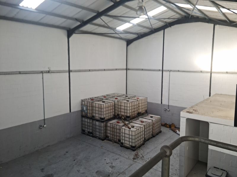 378m2 Factory Warehouse with small enclosed Under Roof Parking Area TO LET | FOR RENT in Saxenburg P - Photo 6