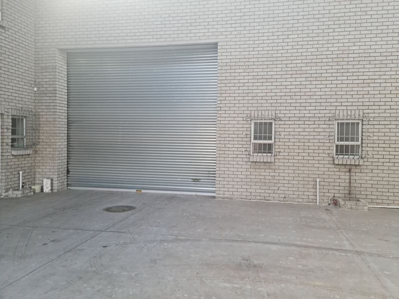 378m2 Factory Warehouse with small enclosed Under Roof Parking Area TO LET | FOR RENT in Saxenburg P - Photo 4