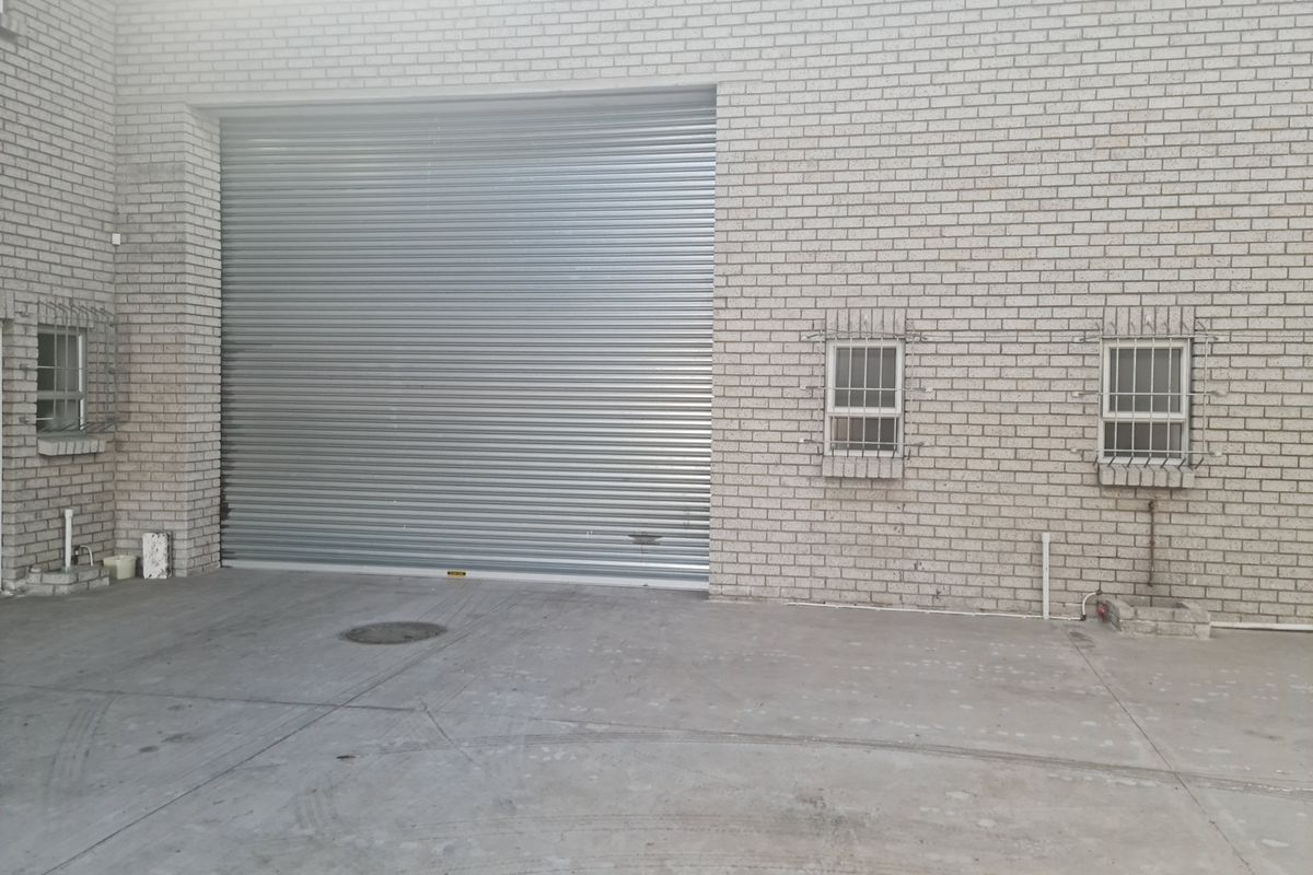 378m2 Factory Warehouse with small enclosed Under Roof Parking Area TO LET | FOR RENT in Saxenburg P - Photo 4