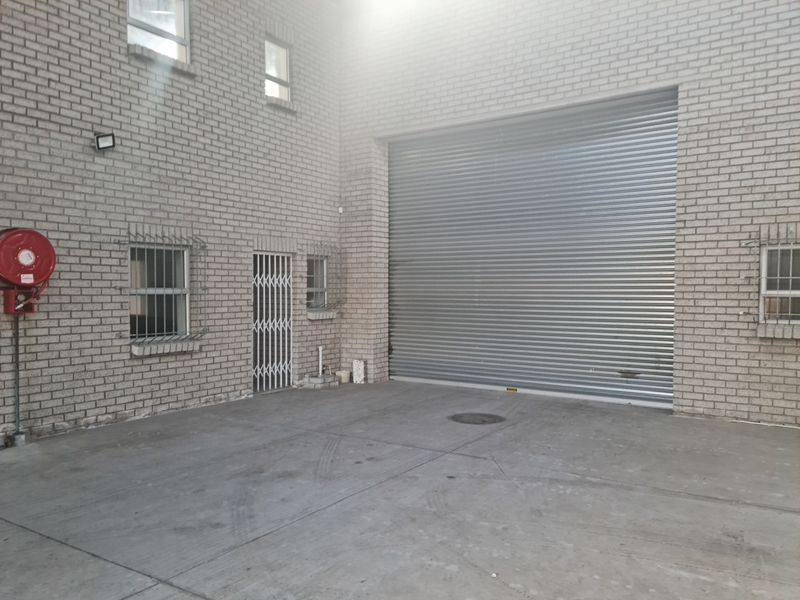 378m2 Factory Warehouse with small enclosed Under Roof Parking Area TO LET | FOR RENT in Saxenburg P - Photo 3