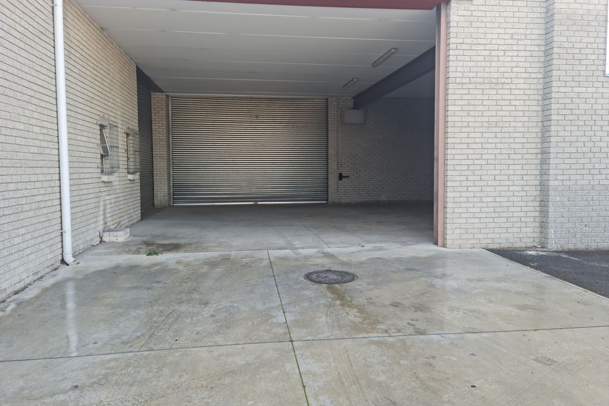 378m2 Factory Warehouse with small enclosed Under Roof Parking Area TO LET | FOR RENT in Saxenburg P - Photo 2