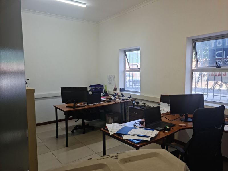 447m2 Factory Warehouse with Under Roof Parking Area TO LET in Saxenburg Park 1. - Photo 6