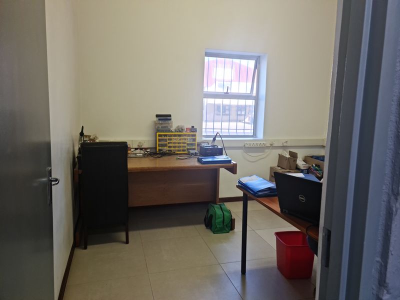 447m2 Factory Warehouse with Under Roof Parking Area TO LET in Saxenburg Park 1. - Photo 4