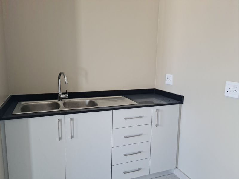 Brand New 484m2 Industrial Warehouse To Let in Firgrove , Somerset West. - Photo 5