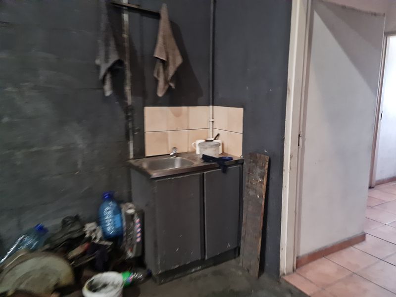 Warehouse To Let in Blackheath Industrial - 401m2 - Photo 6