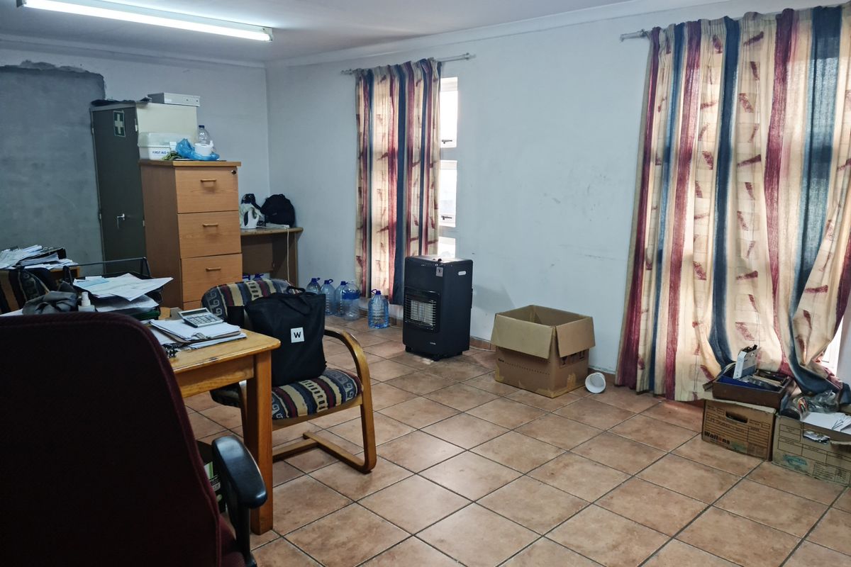 Warehouse To Let in Blackheath Industrial - 401m2 - Photo 3