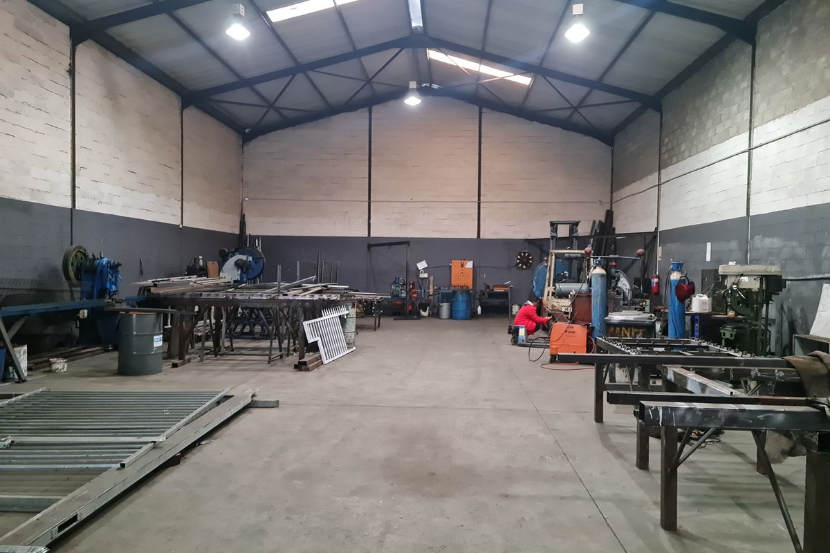 Warehouse To Let in Blackheath Industrial - 401m2 - Photo 2