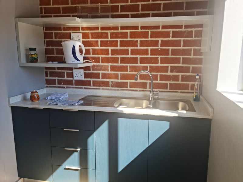 Upmarket 348m2 Industrial Warehouse To Let in Firgrove , Somerset West. - Photo 10