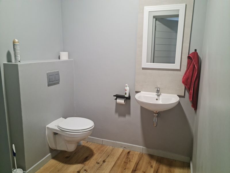 Upmarket 348m2 Industrial Warehouse To Let in Firgrove , Somerset West. - Photo 7