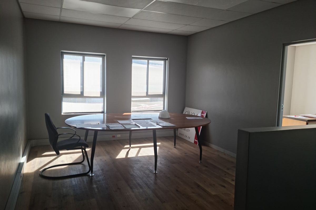 Upmarket 348m2 Industrial Warehouse To Let in Firgrove , Somerset West. - Photo 3