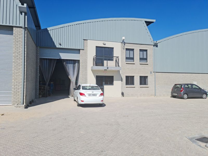Upmarket 348m2 Industrial Warehouse To Let in Firgrove , Somerset West. - Photo 2