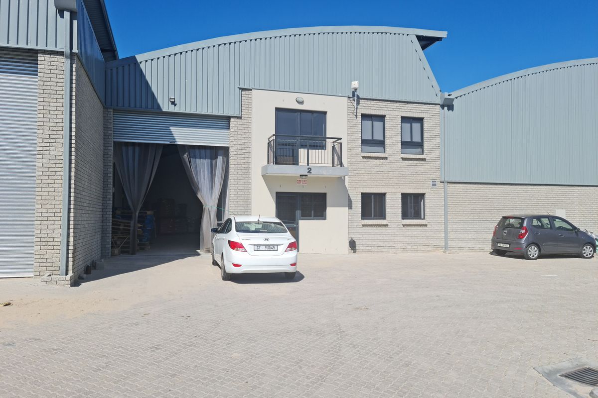 Upmarket 348m2 Industrial Warehouse To Let in Firgrove , Somerset West. - Photo 2