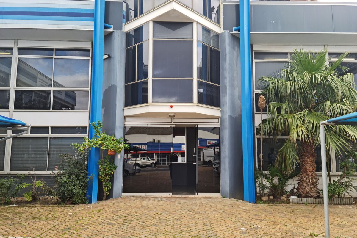 Warehouse with Big office space To Let - Gants Plaza, Strand - 2862m2 - Photo 4