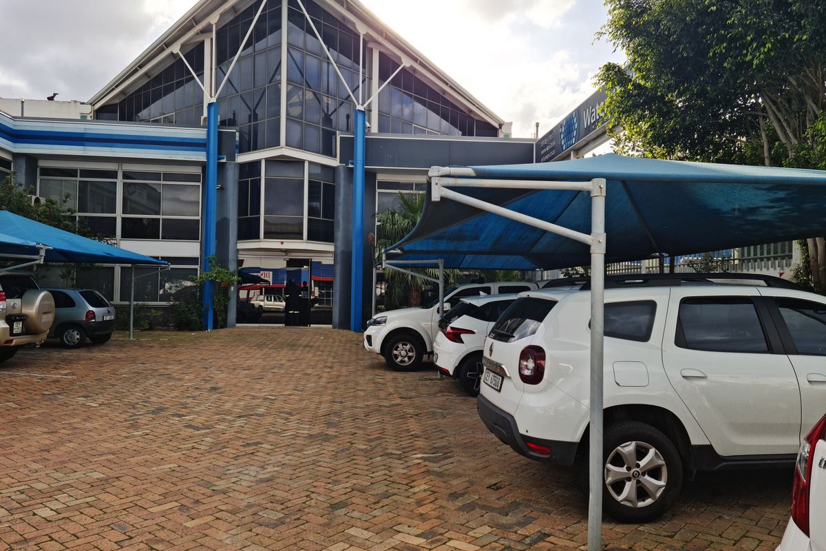 Warehouse with Big office space To Let - Gants Plaza, Strand - 2862m2 - Photo 3