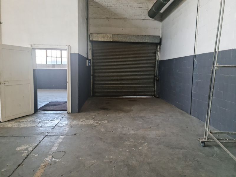 2075m2 Warehouse To Let  in Blackheath Industria. - Photo 2