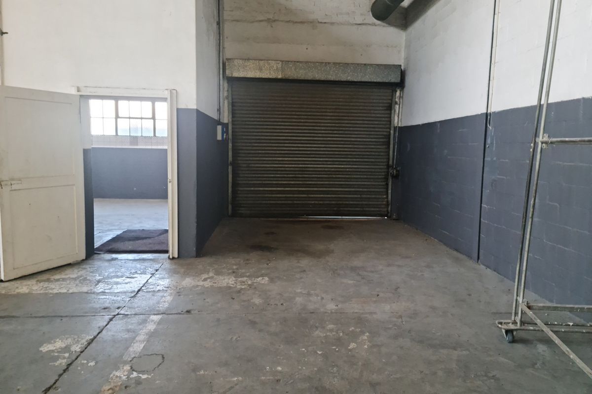 2075m2 Warehouse To Let  in Blackheath Industria. - Photo 2