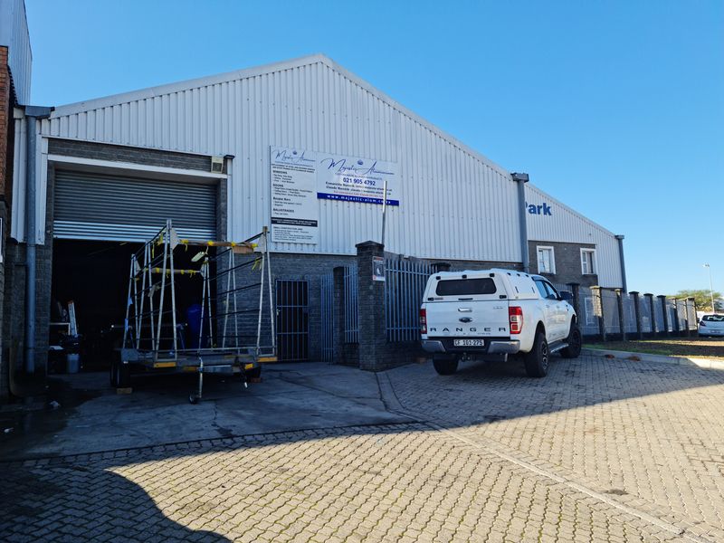 418m2 Factory / Warehouse  TO LET in Saxenburg Park, Blackheath. - Photo 3