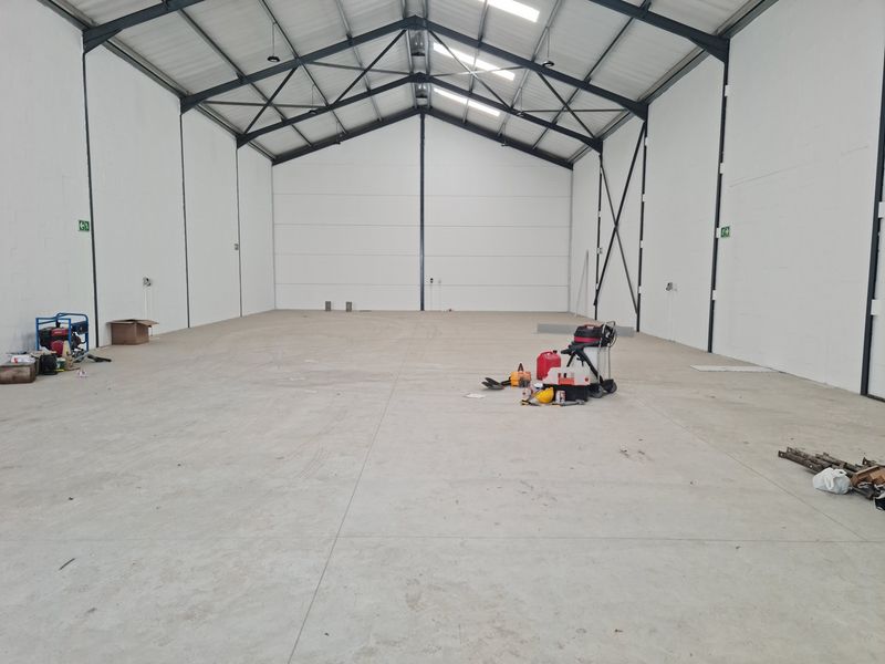 Modern Brand New 480m2 Industrial Warehouse To Let in Firgrove , Somerset West. - Photo 3