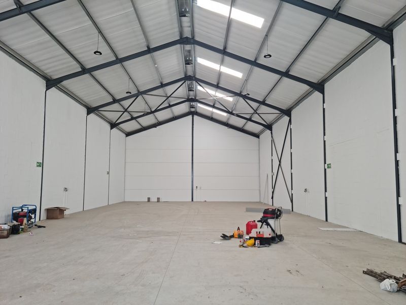Modern Brand New 480m2 Industrial Warehouse To Let in Firgrove , Somerset West. - Photo 2