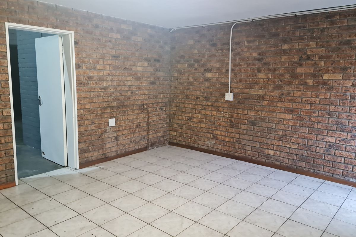 245m2 Warehouse  TO LET in Kuilsriver Industria. - Photo 2