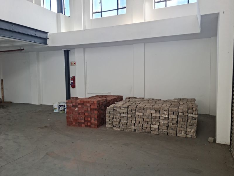 Prime 215m2 Industrial Unit / Storage To Let in Blackheath - Photo 10