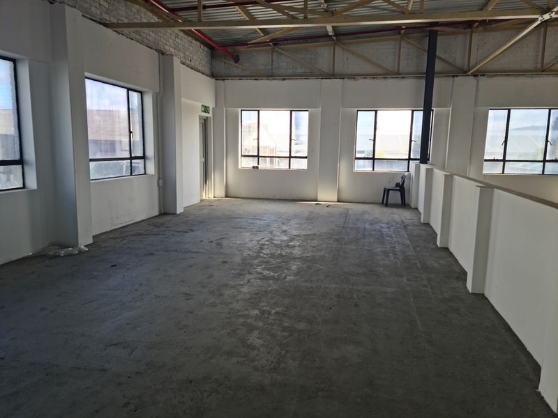 Prime 215m2 Industrial Unit / Storage To Let in Blackheath - Photo 7