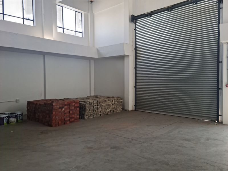 Prime 215m2 Industrial Unit / Storage To Let in Blackheath - Photo 6