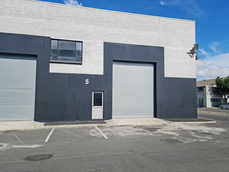 Prime 215m2 Industrial Unit / Storage To Let in Blackheath - Photo 4