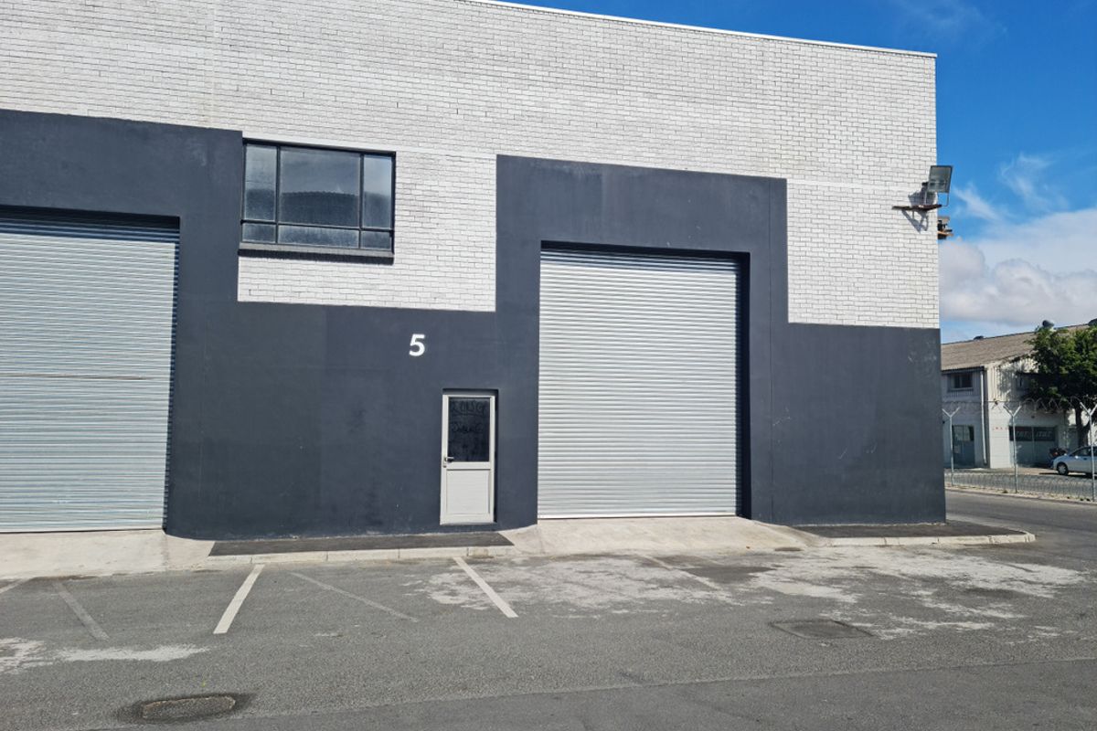 Prime 215m2 Industrial Unit / Storage To Let in Blackheath - Photo 4