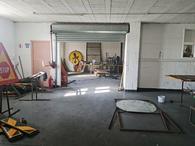 309m2 Industrial Warehouse To Let in the Strand @ R17980 excluding VAT - Photo 10