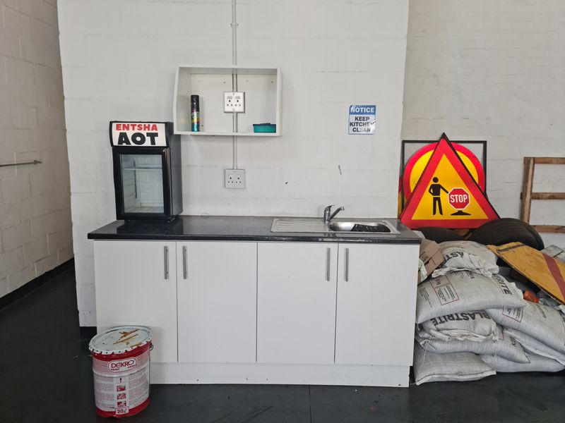 309m2 Industrial Warehouse To Let in the Strand @ R17980 excluding VAT - Photo 9