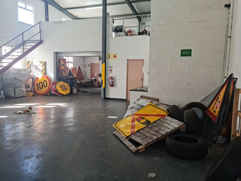 309m2 Industrial Warehouse To Let in the Strand @ R17980 excluding VAT - Photo 8