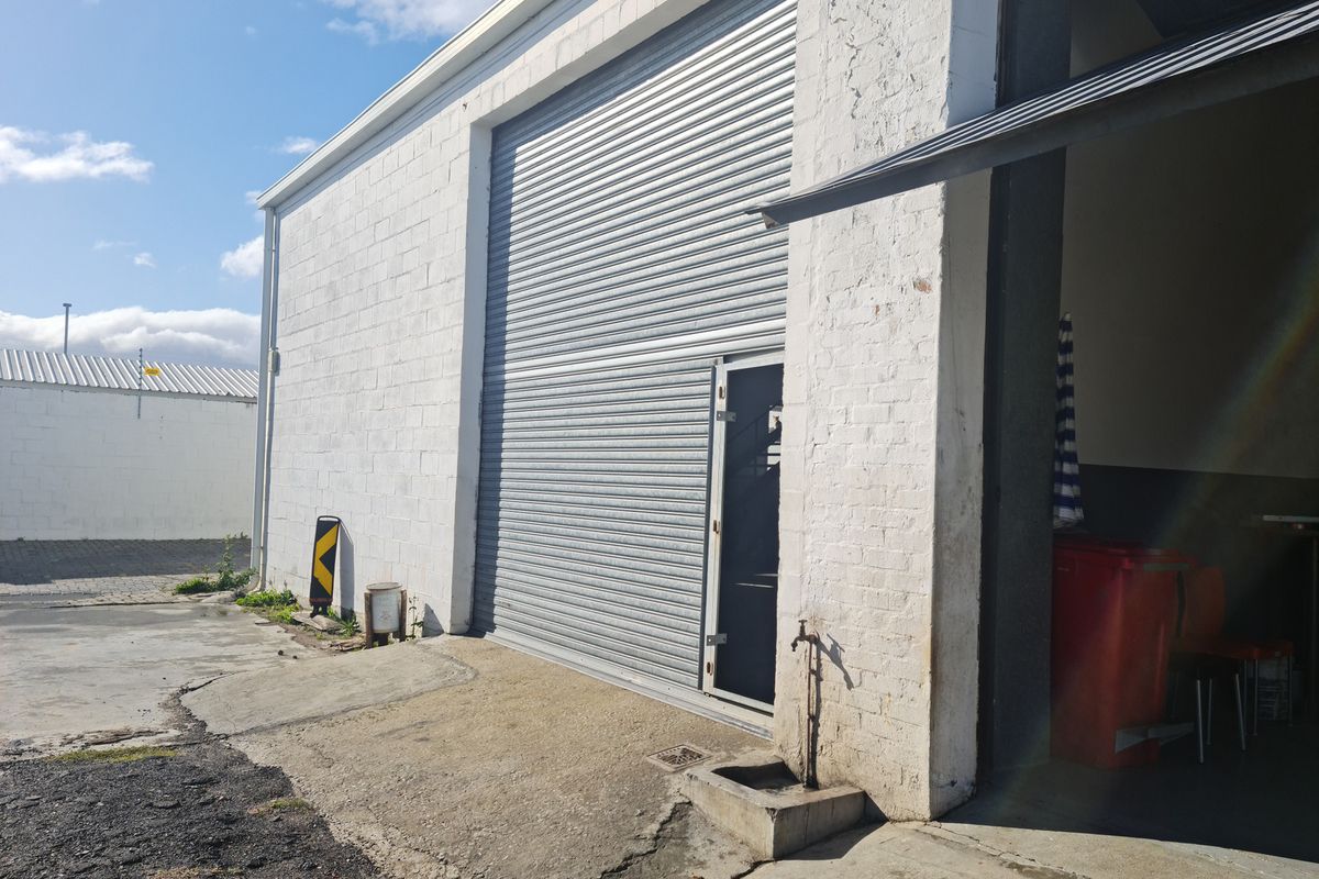 309m2 Industrial Warehouse To Let in the Strand @ R17980 excluding VAT - Photo 5