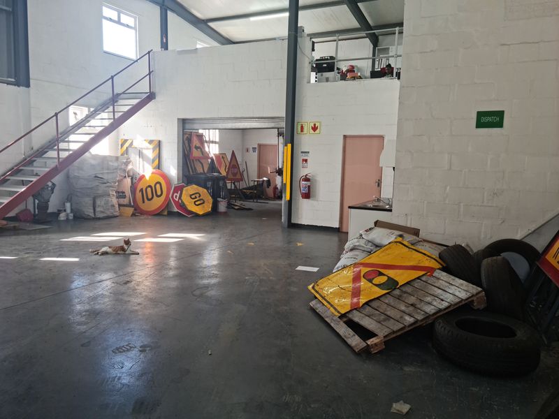 309m2 Industrial Warehouse To Let in the Strand @ R17980 excluding VAT - Photo 7