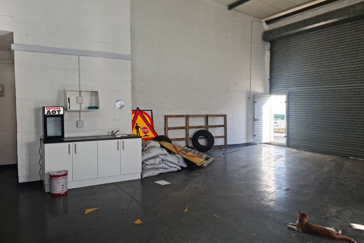 309m2 Industrial Warehouse To Let in the Strand @ R17980 excluding VAT - Photo 2