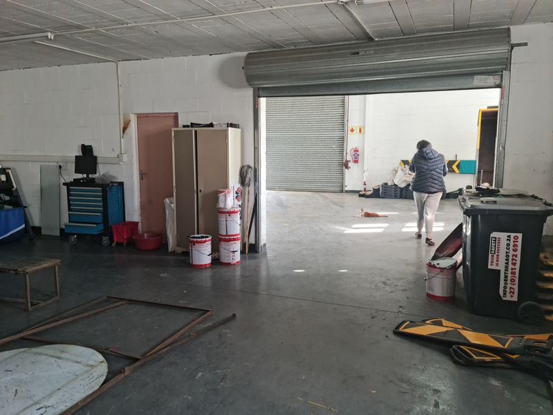 309m2 Industrial Warehouse To Let in the Strand @ R17980 excluding VAT - Photo 4