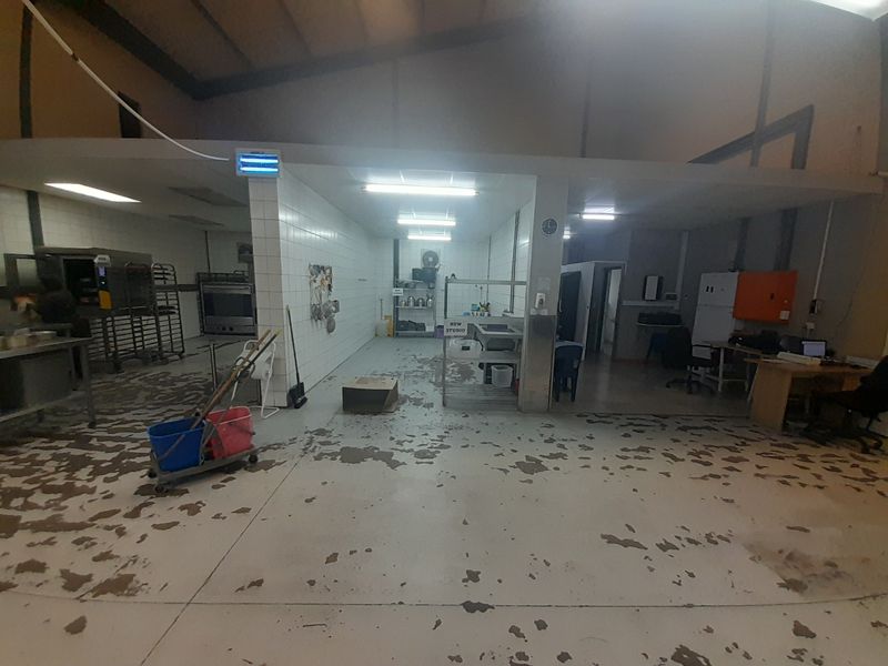 479m2 Industrial Factory Warehouse Unit To Let in Stikland @ R40 715.00  excluding VAT - Photo 5