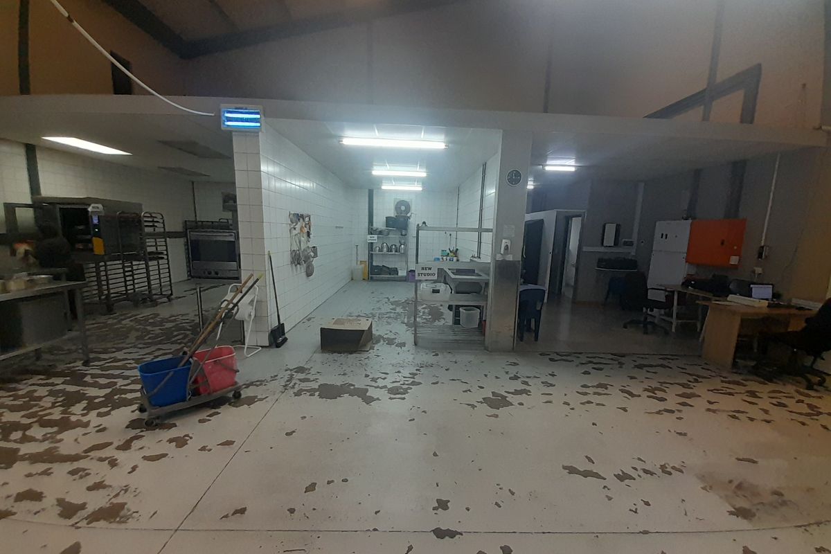 479m2 Industrial Factory Warehouse Unit To Let in Stikland @ R40 715.00  excluding VAT - Photo 5
