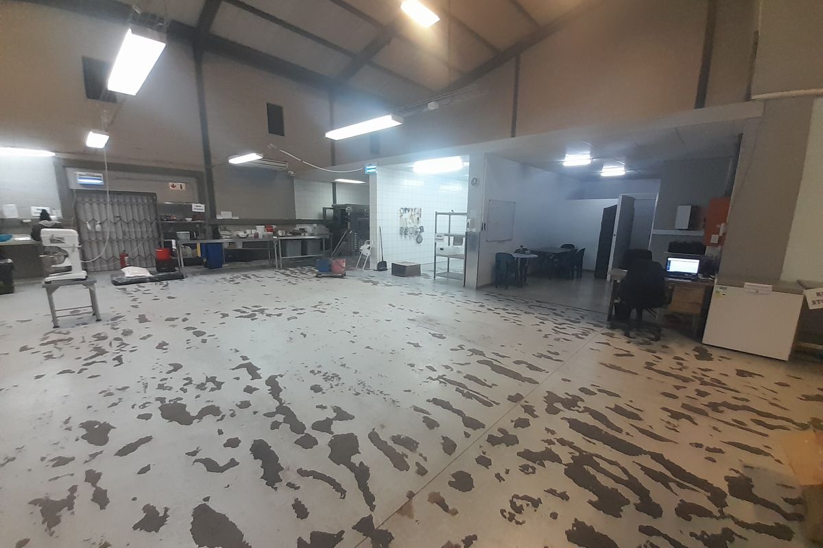 479m2 Industrial Factory Warehouse Unit To Let in Stikland @ R40 715.00  excluding VAT - Photo 4