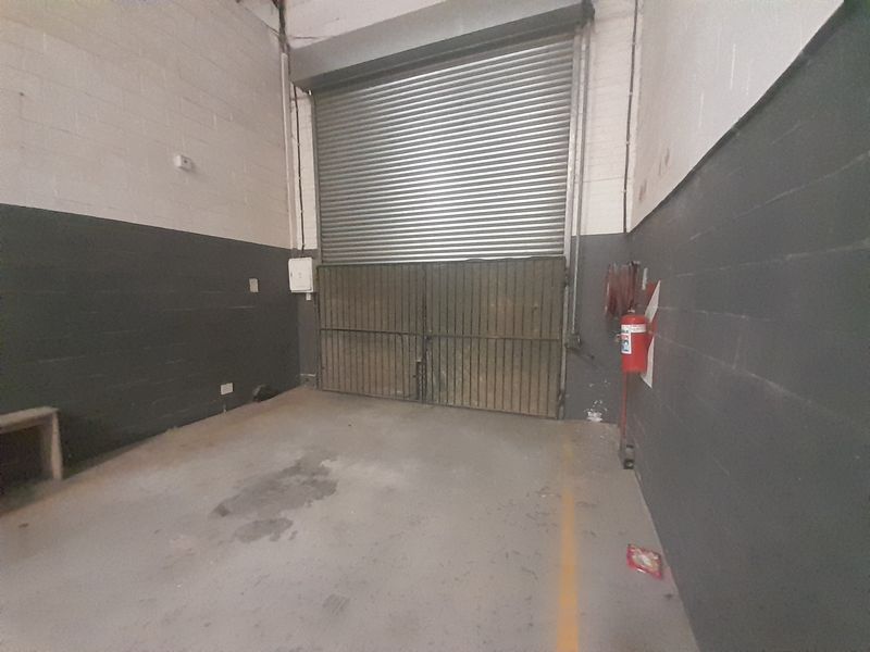 520m2 Industrial Warehouse TO LET in Bellville South Industria, @R33 800.00 excl VAT - Photo 2