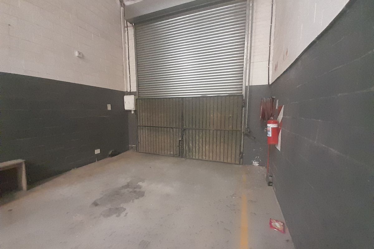 520m2 Industrial Warehouse TO LET in Bellville South Industria, @R33 800.00 excl VAT - Photo 2