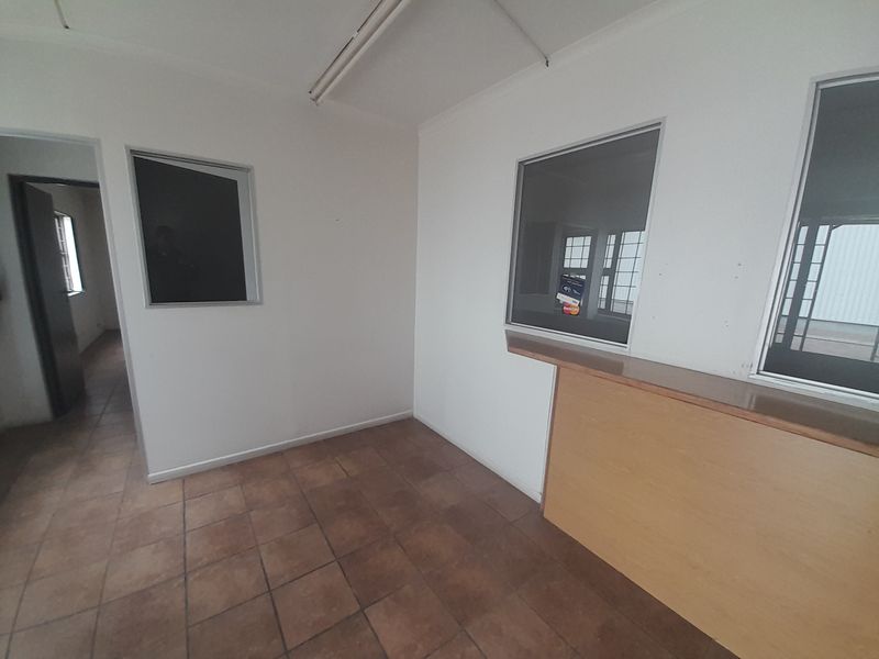 520m2 Industrial Warehouse TO LET in Bellville South Industria, @R33 800.00 excl VAT - Photo 5