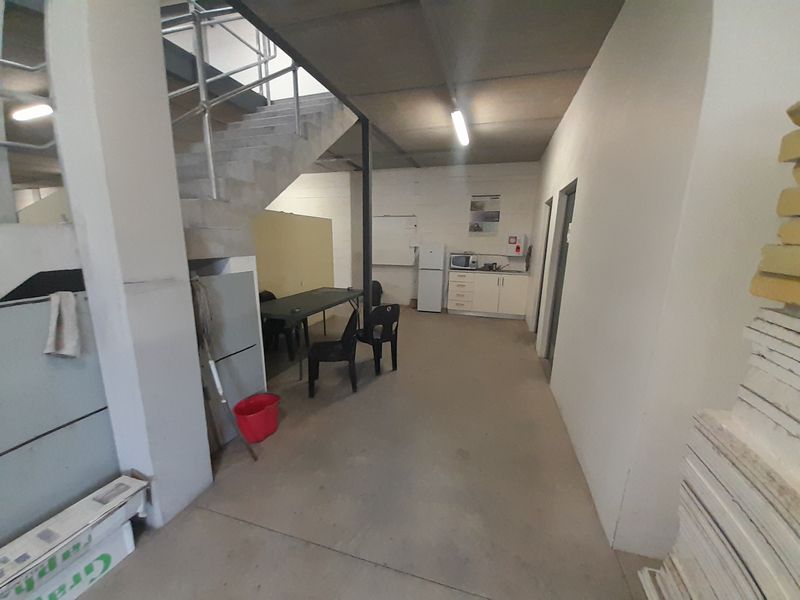 608m2 Industrial Unit To Let in Stikland @ R49 856.00 excluding VAT - Photo 8